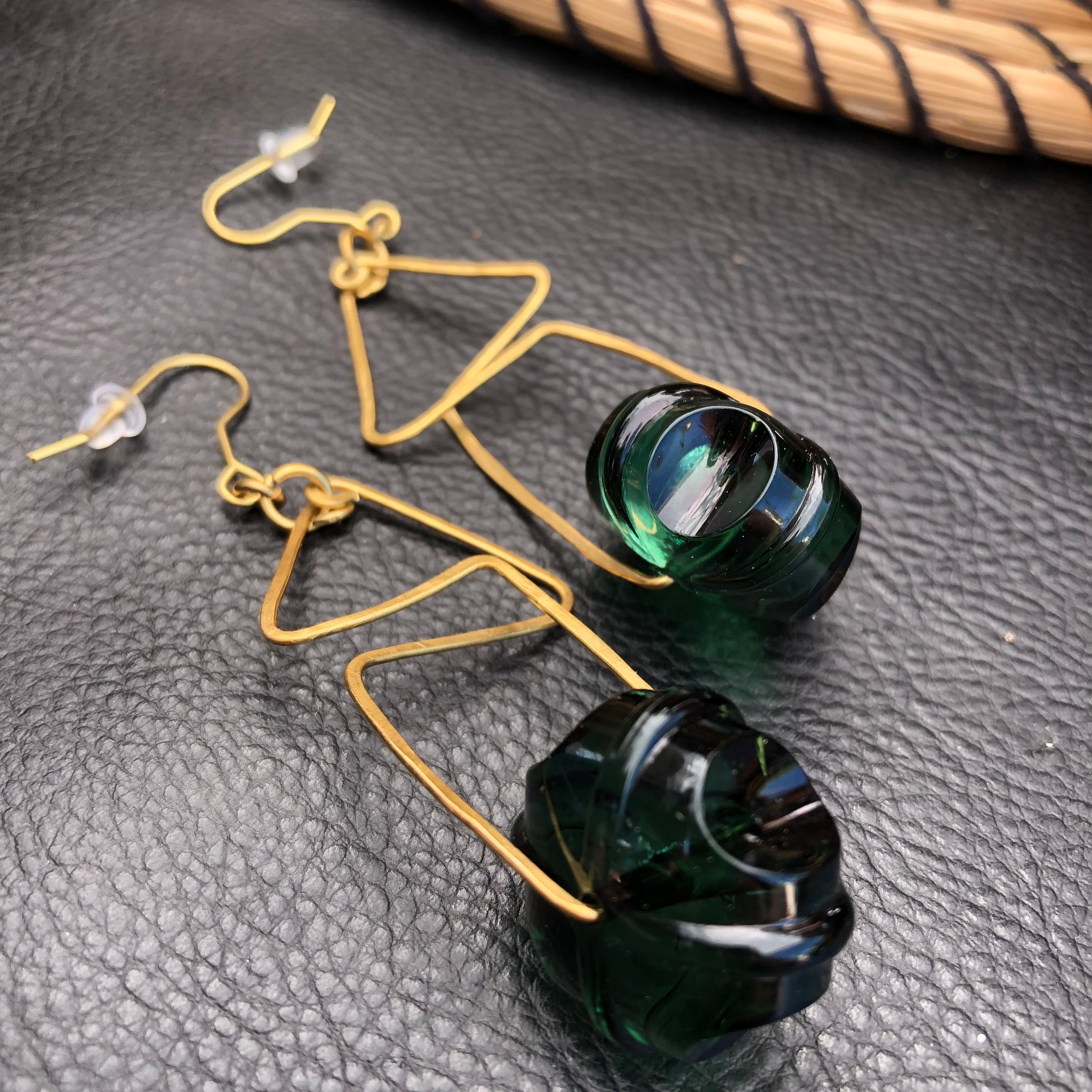 KSJ Brass Freestyle Earrings X Vintage Beads [Faceted Green]