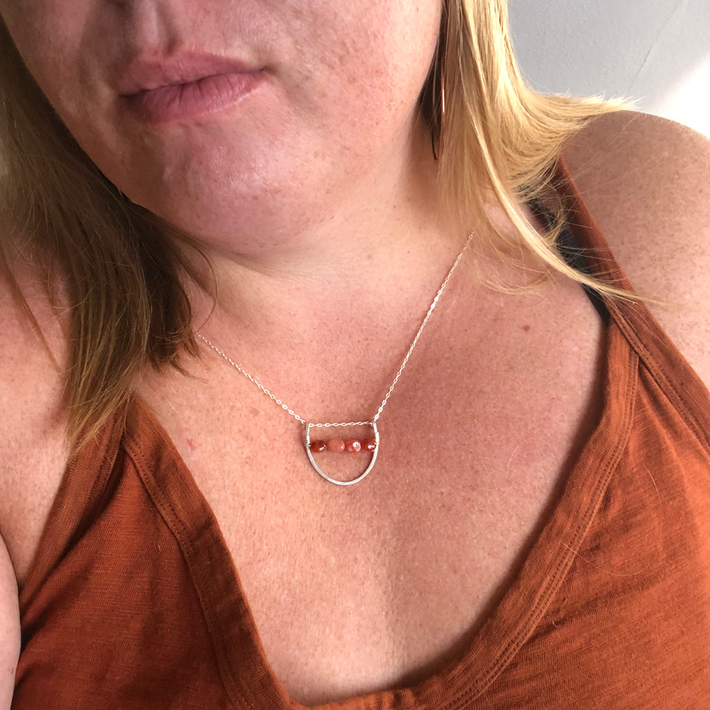 Silver Horseshoe || Carnelian